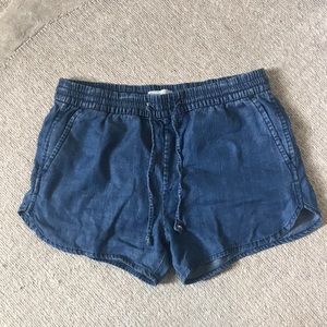Denim looking loose shorts